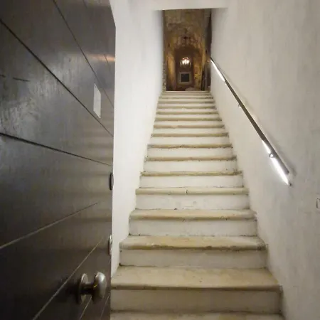 La Caverna - Vecchia, Fronte Mare Apartment *