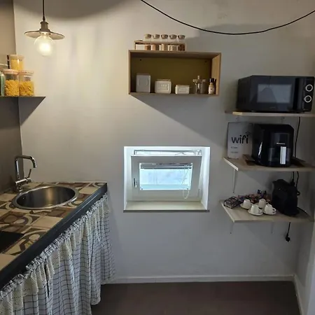 La Caverna - Vecchia, Fronte Mare