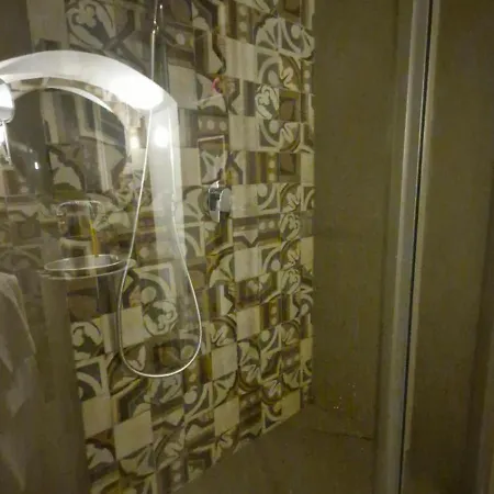 La Caverna - Vecchia, Fronte Mare