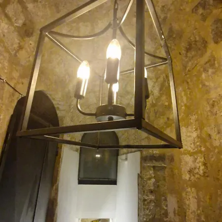 La Caverna - Vecchia, Fronte Mare * Bari