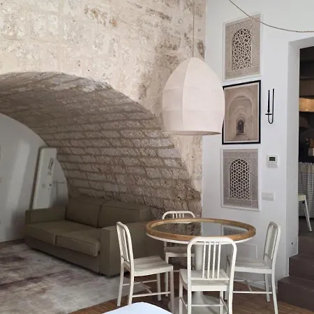 La Caverna - Vecchia, Fronte Mare * Bari