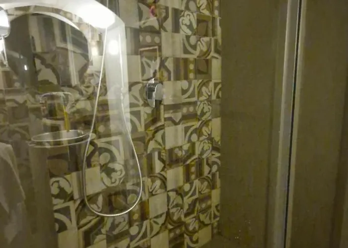 La Caverna - Vecchia, Fronte Mare