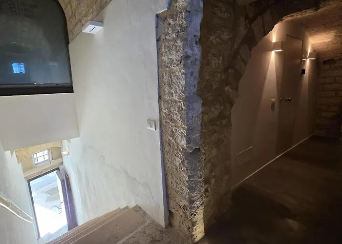 La Caverna - Vecchia, Fronte Mare *